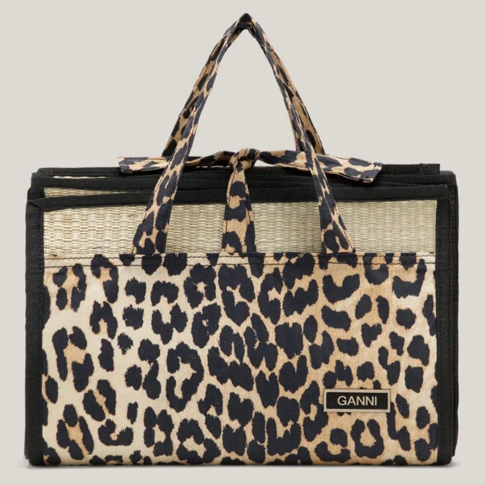 GANNI Organic Cotton Straw Mat with handles to carry around Leopard One
Size NWT